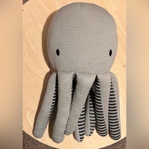 Pillowfort Octopus Grey Knit
Decorative Throw Pillow Plush Toy 18
Inches